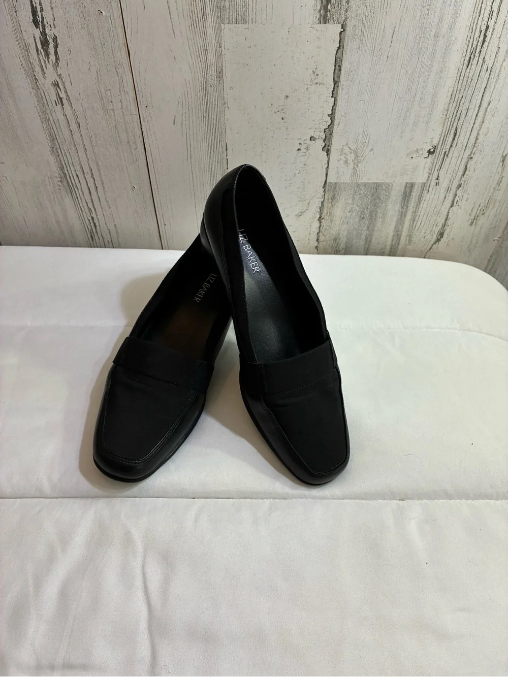 Liz Baker Black leather  Women's Slip-On Loafers Sz 7 M